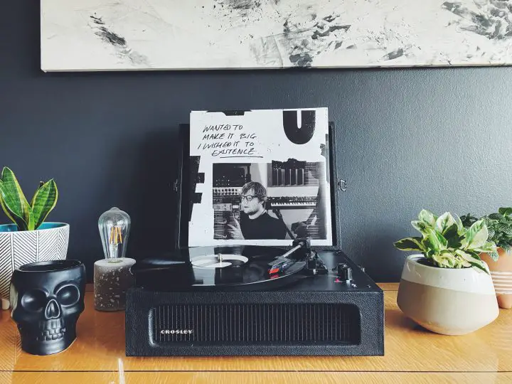 how to use crosley record player