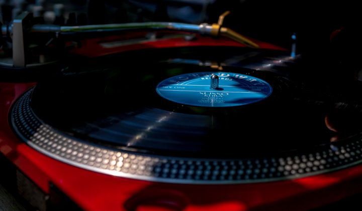 5 reasons to buy an automatic turntable.