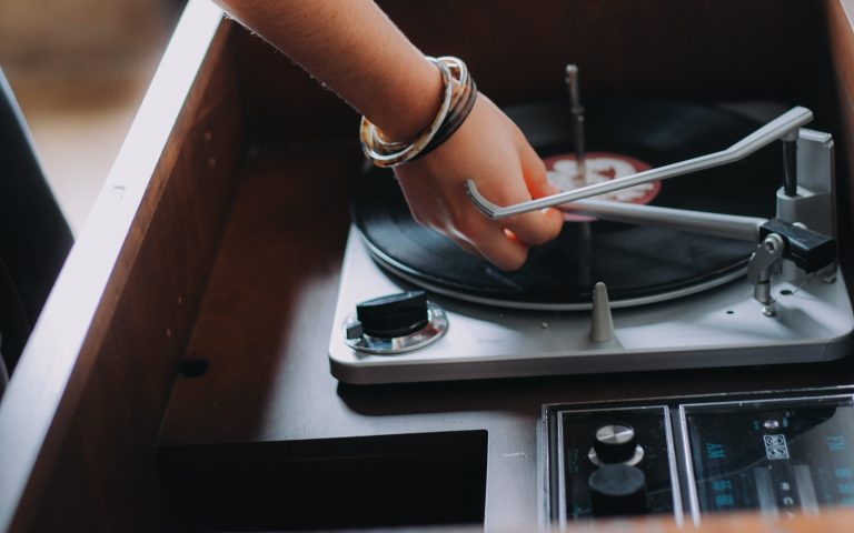 how to fix a wobbly record player
