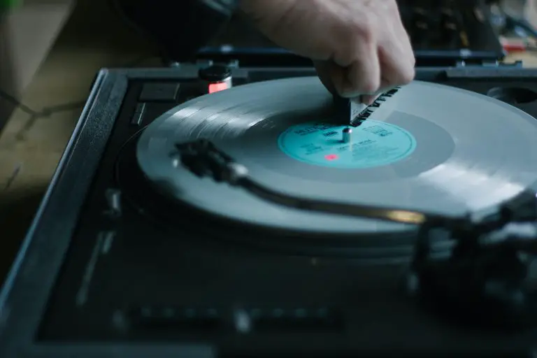 What Does Wow and Flutter Mean for Turntables?