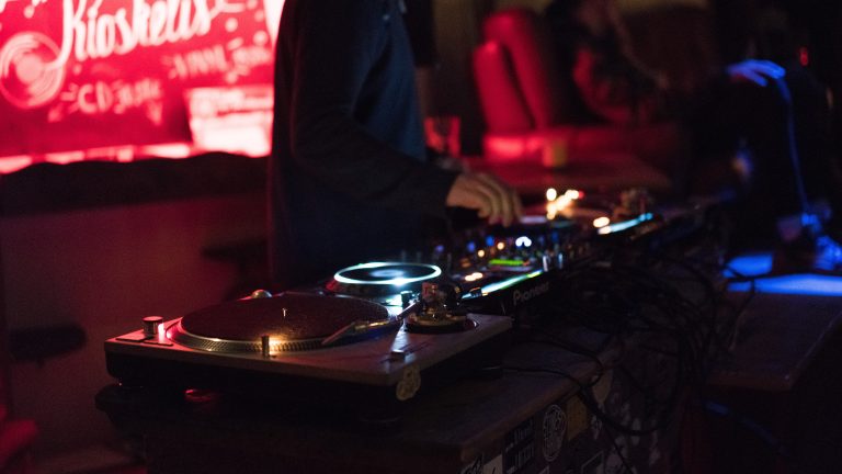 Getting Started with Your DJ Turntable Set up: A Beginner's Guide: