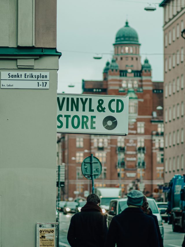 The 5 Best Online Vinyl Stores (+5 More on the Blog)
